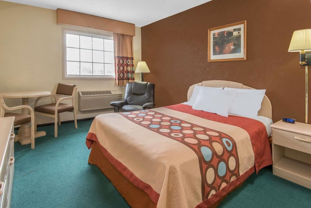 Super 8 By Wyndham Wooster Hotel Exterior photo